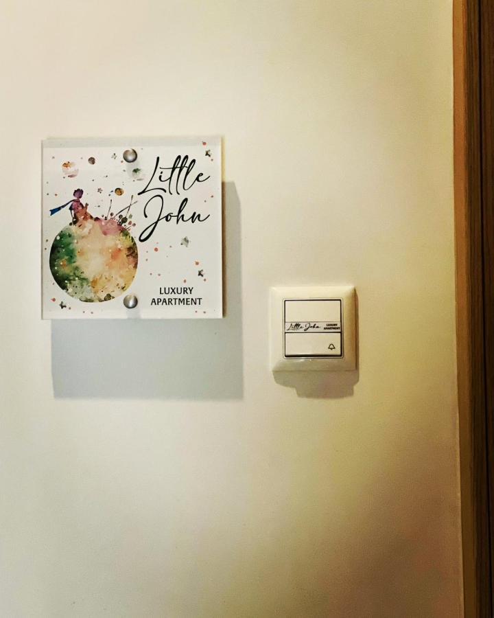 Little John Luxury Apartment Piraeus Buitenkant foto