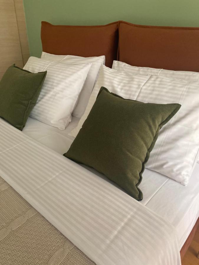 Little John Luxury Apartment Piraeus Buitenkant foto