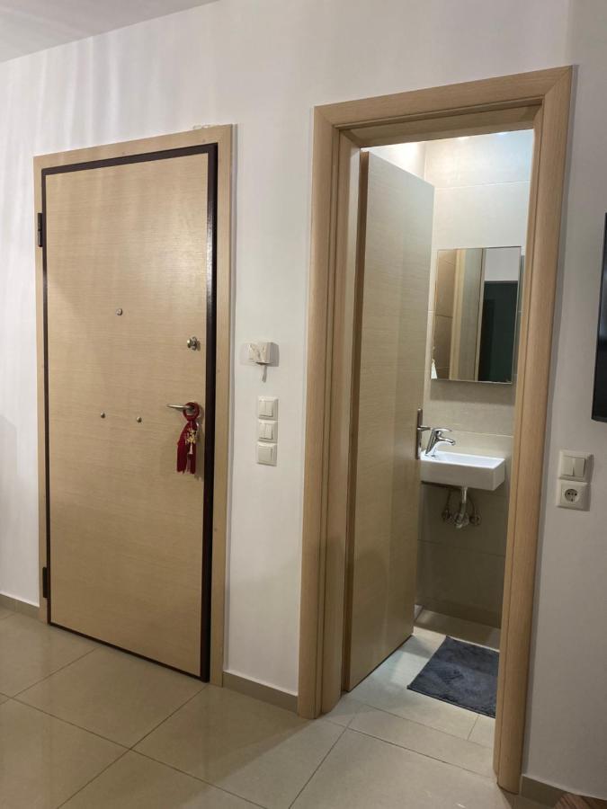 Little John Luxury Apartment Piraeus Buitenkant foto