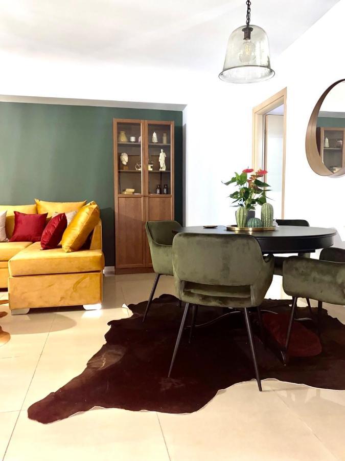 Little John Luxury Apartment Piraeus Buitenkant foto