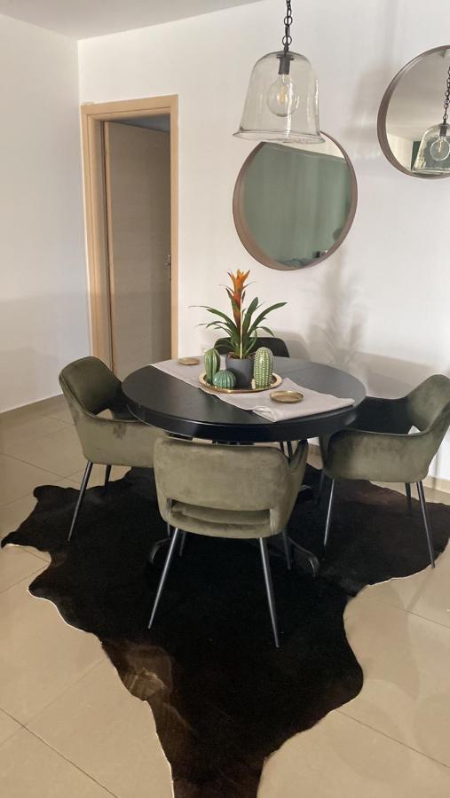Little John Luxury Apartment Piraeus Buitenkant foto