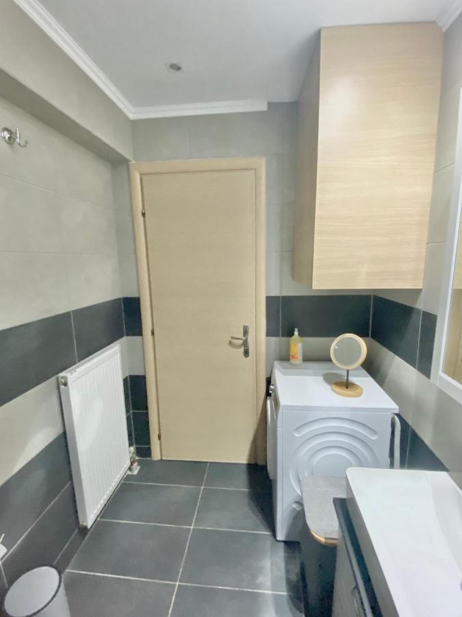Little John Luxury Apartment Piraeus Buitenkant foto